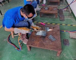 共创教育是一家专业的焊工培训学校